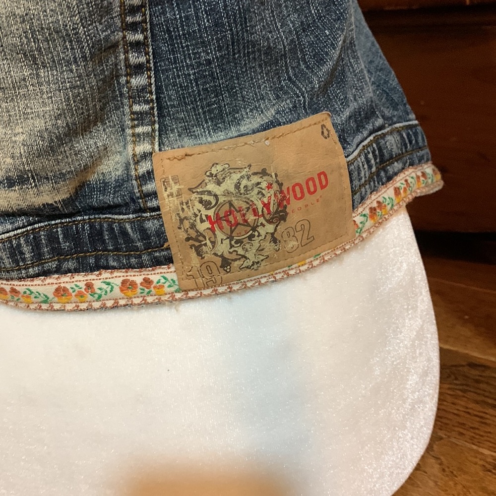 Jean jacket. - Picture 6 of 8